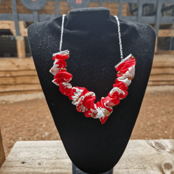 Chunky style red scrunchie Necklace with daisy design