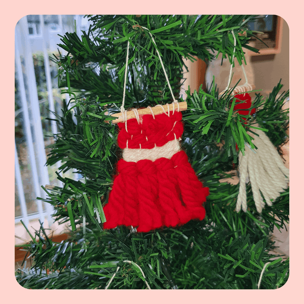 Christmas decoration, red and white weaving.