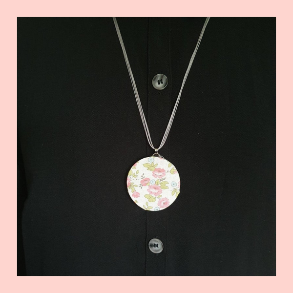 Double sided Circle Necklace and dangle earring Jewellery set. Floral design.
