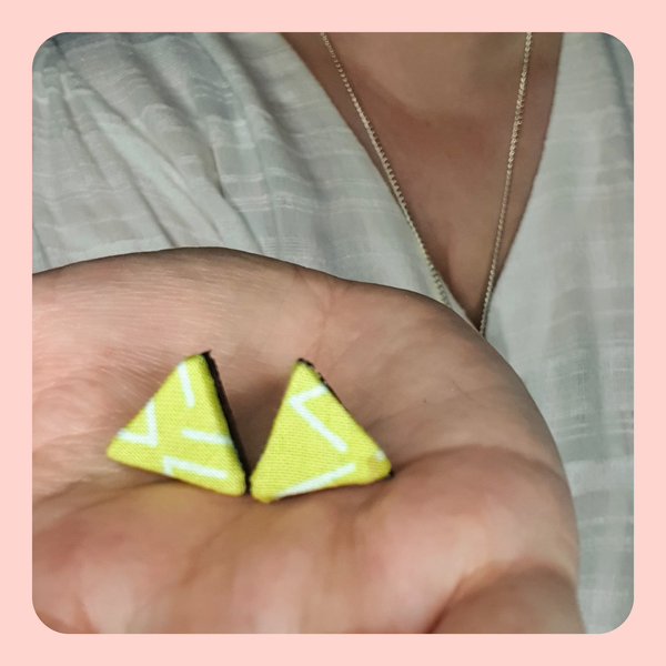 Green with white arrow fabric Triangle shaped necklace with stud earring Jewellery set. gift box included