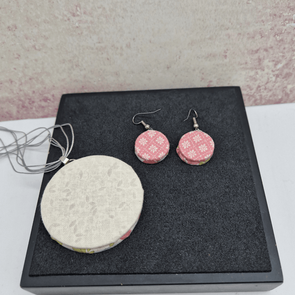 Double sided Circle Necklace and dangle earring Jewellery set. Floral design.