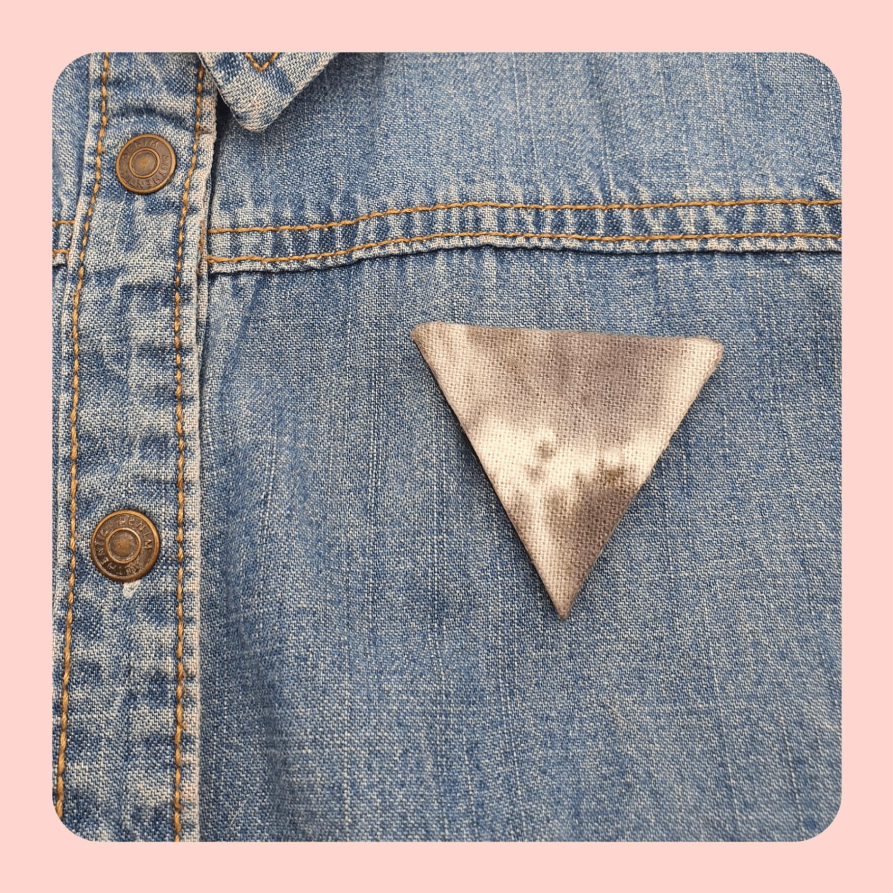 Grey triangle tie-dye  brooch.