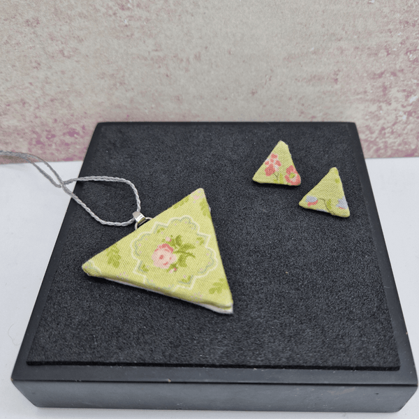 Green Flower design Fabric Necklace and stud earring Jewellery set.