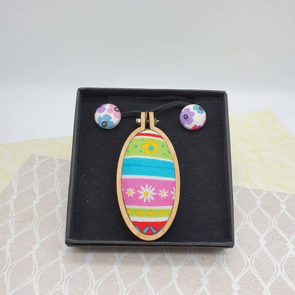 60’s Flower design Fabric necklace and stud earring set.